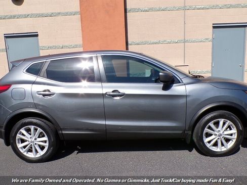 Used 2017 Nissan Rogue Sport S w/ S Appearance Package FWD image 7