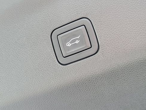 Used 2024 Chevrolet Suburban LT AWD/4WD image 14