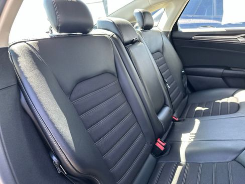 Used 2017 Ford Fusion SE w/ Equipment Group 201A AWD/4WD image 29