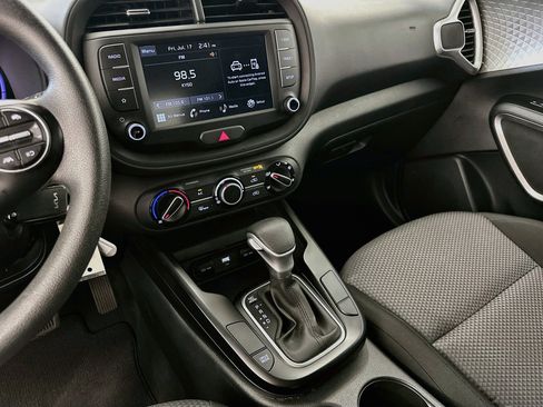 Used 2025 Kia Soul LX w/ LX Technology Package FWD image 25