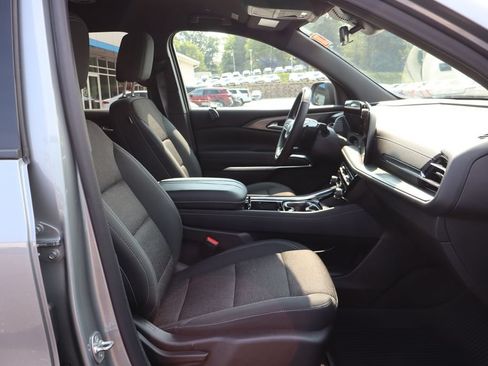 Used 2024 Chevrolet Traverse LT w/ LPO, Floor Liner Package FWD image 31
