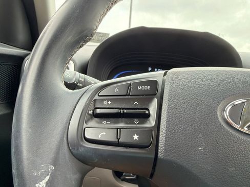Certified 2024 Hyundai Venue SEL FWD image 31