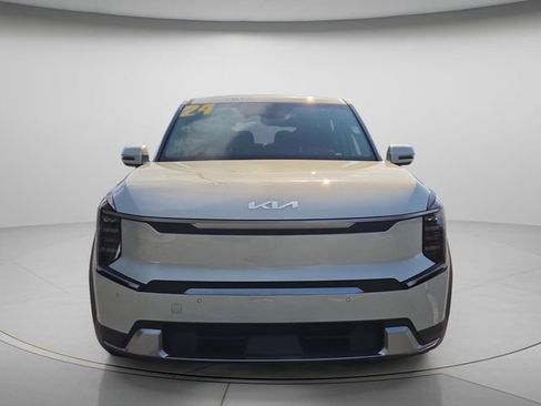 Used 2024 Kia EV9 Light Long Range RWD image 4