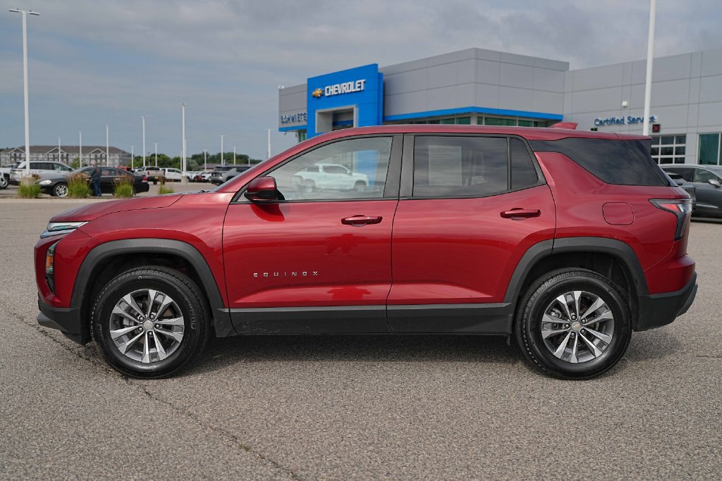 Used 2026 Chevrolet Equinox LT AWD/4WD image 11
