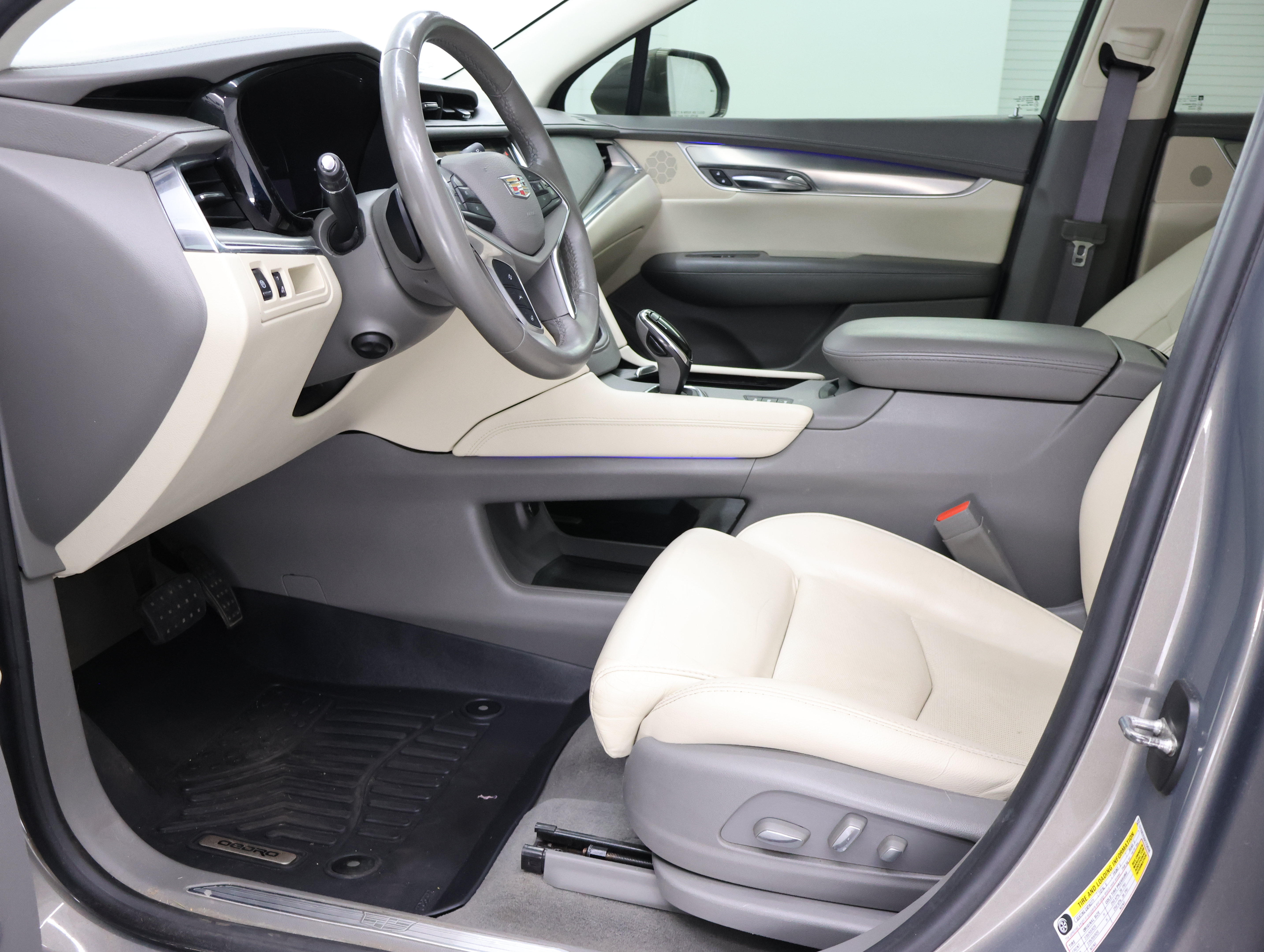 Used 2017 Cadillac XT5 Premium Luxury AWD/4WD image 8