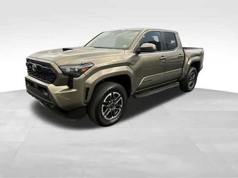 Used 2024 Toyota Tacoma TRD Sport image 3