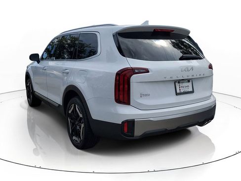 Used 2025 Kia Telluride S FWD image 4