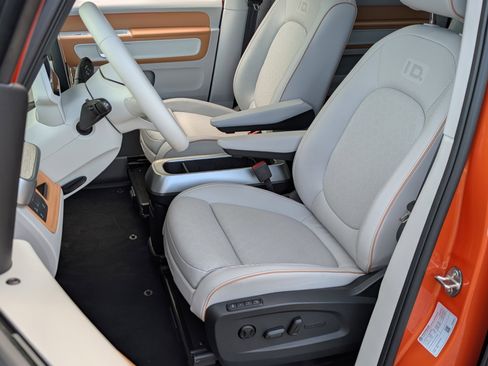 Used 2025 Volkswagen ID. Buzz Pro S Plus RWD image 18