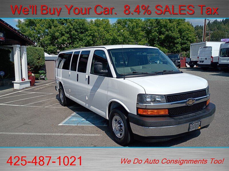 Used 2017 Chevrolet Express 3500 LT w/ LT Preferred Equipment Group RWD image 3