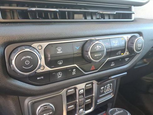 Used 2024 Jeep Gladiator Sport image 19