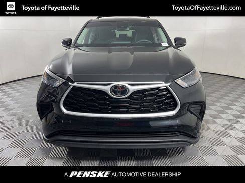 Certified 2022 Toyota Highlander L image 17