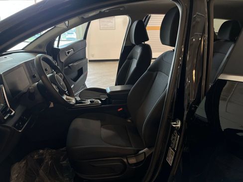 Used 2025 Kia Sportage LX image 27