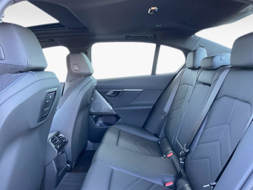 Used 2026 BMW 530i xDrive w/ M Sport Package AWD/4WD image 13