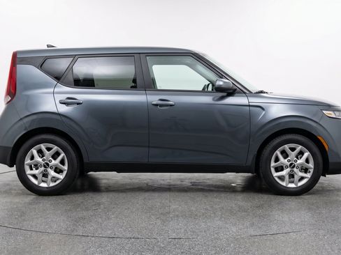 Used 2025 Kia Soul LX w/ LX Technology Package FWD image 11