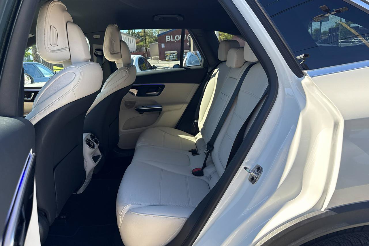 Used 2025 Mercedes-Benz GLC 350e 4MATIC image 22