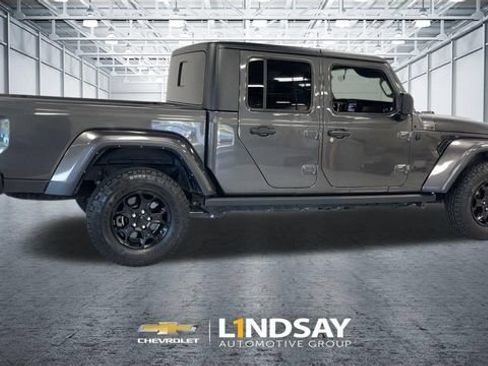Used 2023 Jeep Gladiator Sport AWD/4WD image 2