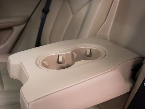 Certified 2022 Porsche Macan image 19