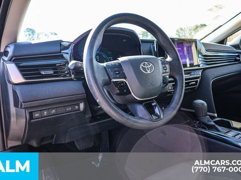 Used 2025 Toyota Camry LE image 27