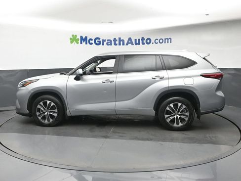 Used 2023 Toyota Highlander XLE AWD/4WD image 26