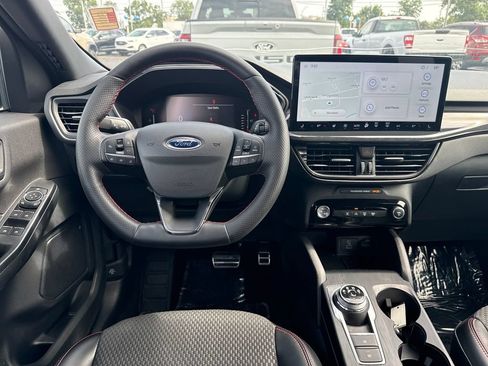 Used 2023 Ford Escape ST-Line w/ Tech Pack #1 AWD/4WD image 9