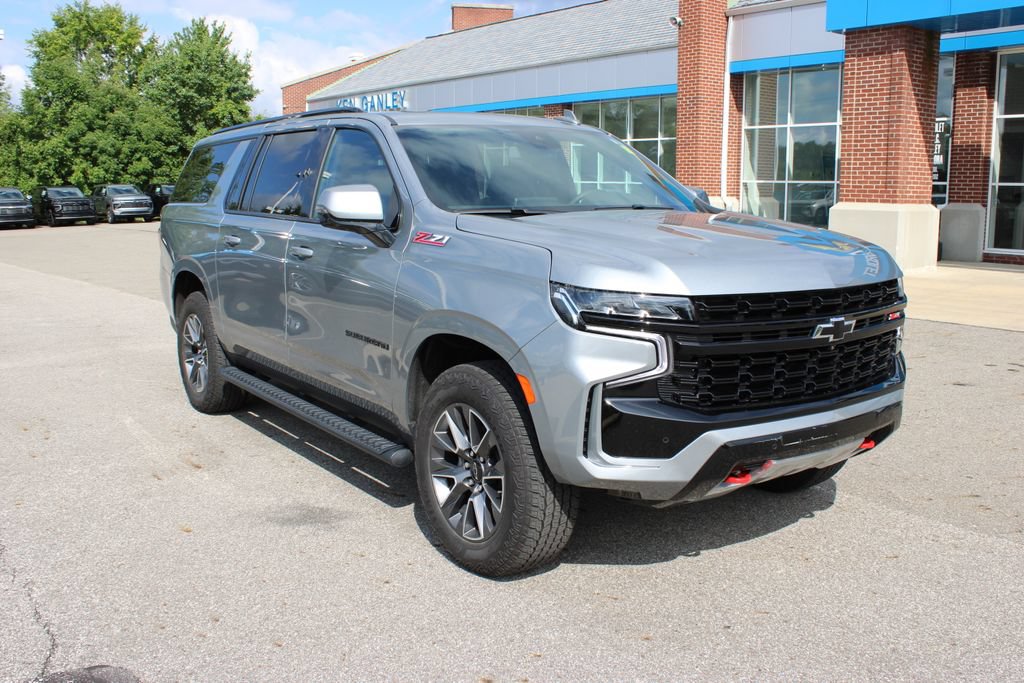 Used 2024 Chevrolet Suburban Z71 w/ Luxury Package AWD/4WD image 4