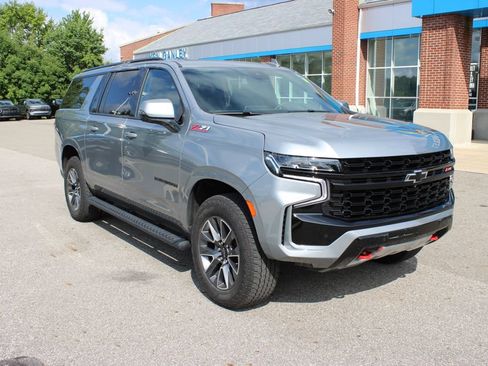 Used 2024 Chevrolet Suburban Z71 w/ Luxury Package AWD/4WD image 4
