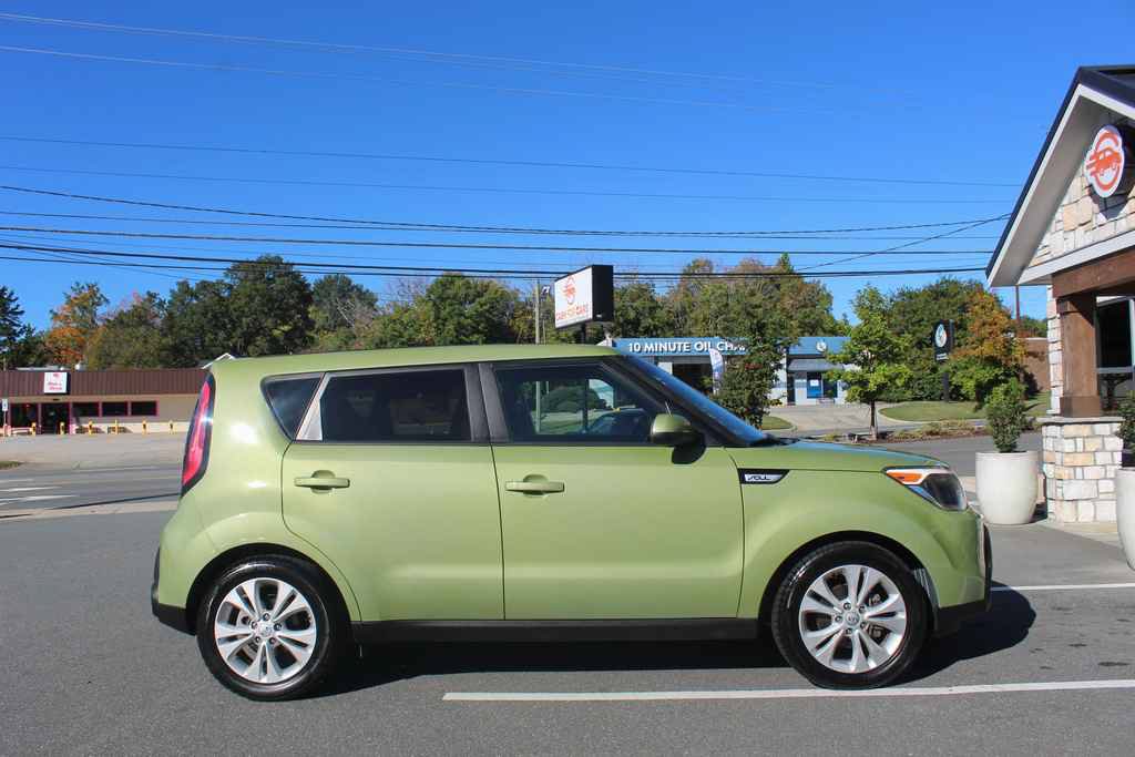 Used 2015 Kia Soul + FWD image 4