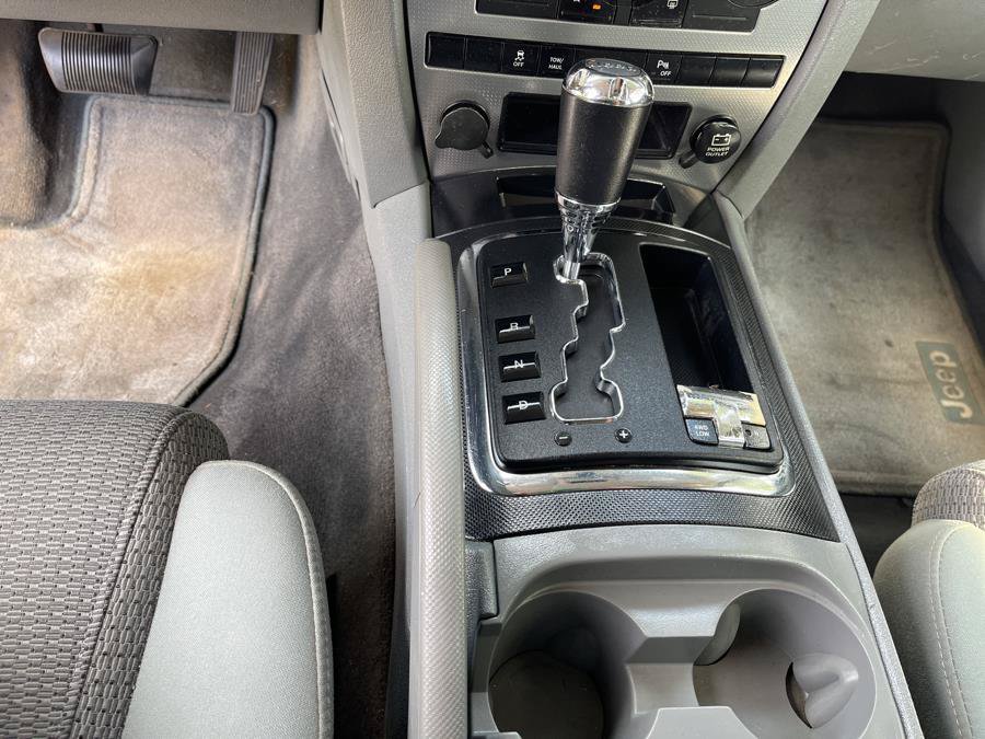 Used 2007 Jeep Commander Sport AWD/4WD image 28