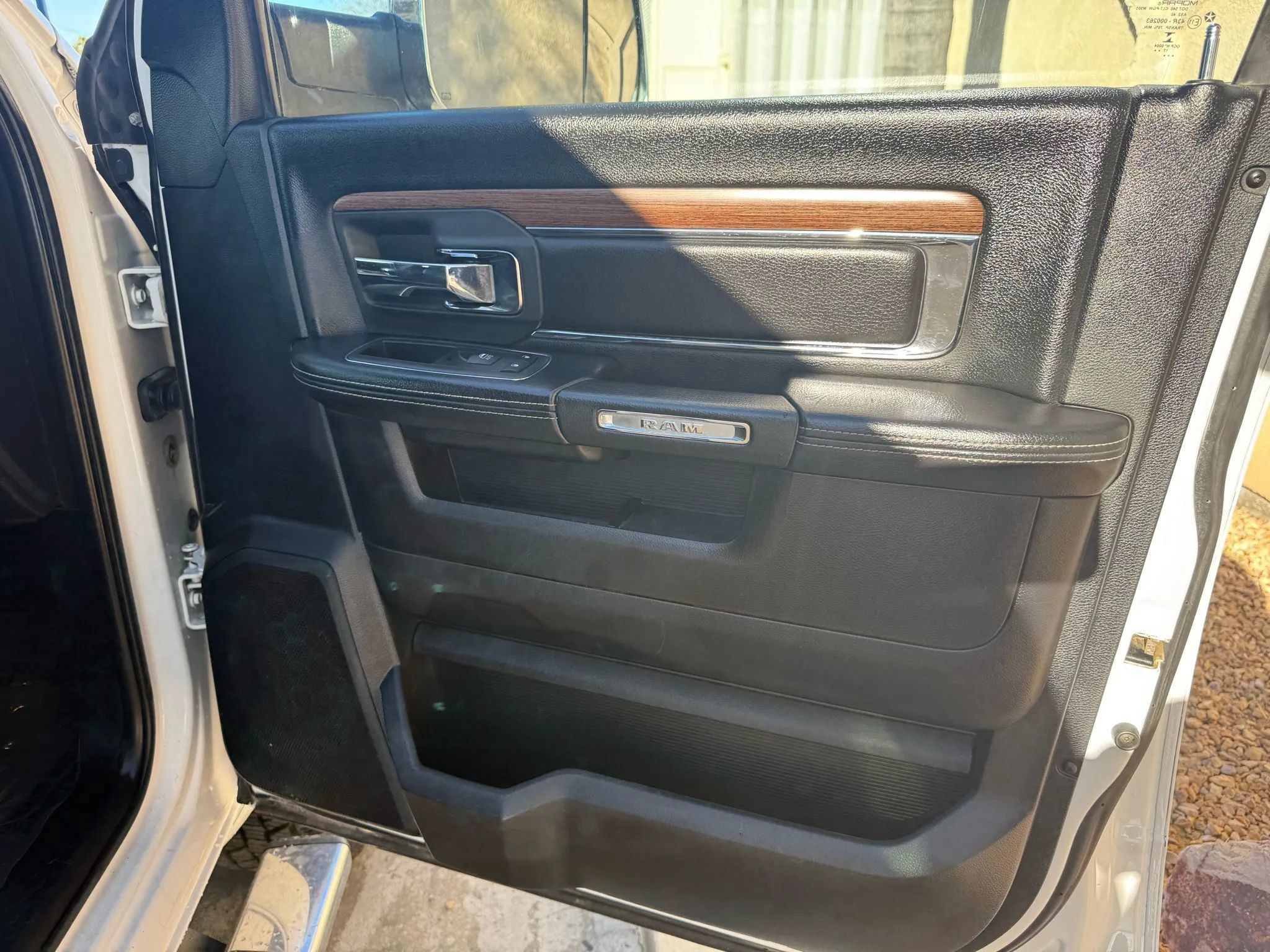 Used 2018 RAM 2500 Laramie AWD/4WD image 16
