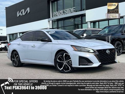 Used 2024 Nissan Altima 2.5 SR w/ SR Premium Package FWD image 1