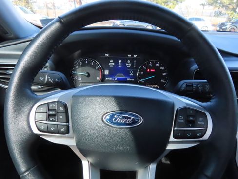 Used 2024 Ford Explorer XLT w/ Equipment Group 202A image 15