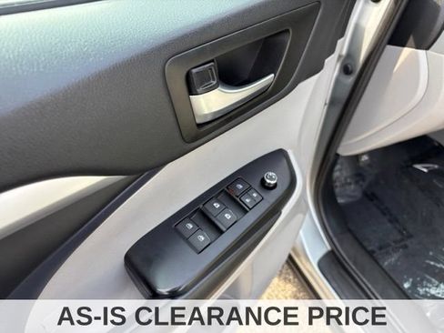 Used 2019 Toyota Highlander XLE AWD/4WD image 27