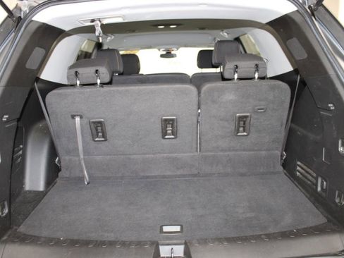 Used 2021 Chevrolet Traverse LS image 26