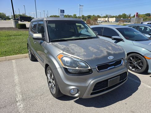 Used 2012 Kia Soul ! image 1