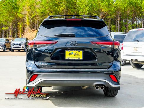 Used 2024 Toyota Highlander XSE image 6