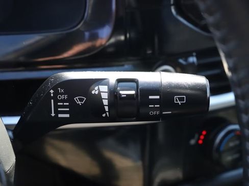 Used 2022 Nissan Pathfinder SV image 35