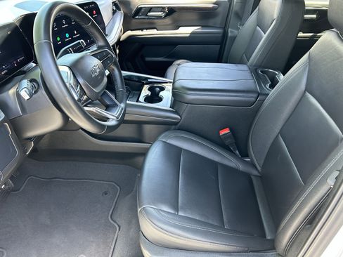 Used 2025 Chevrolet Tahoe Z71 AWD/4WD image 17