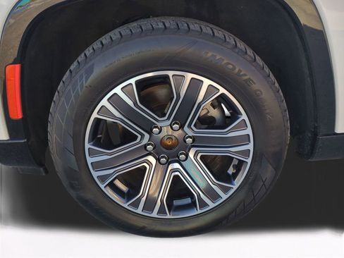 Used 2024 Jeep Wagoneer L Series II w/ Flexible Seating Group image 11