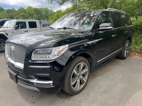 Used 2019 Lincoln Navigator Reserve image 1