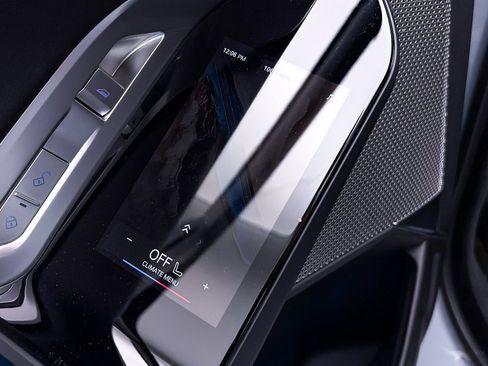 Used 2023 BMW 740i w/ Executive Package image 42