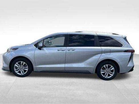 Certified 2021 Toyota Sienna Limited AWD/4WD image 2