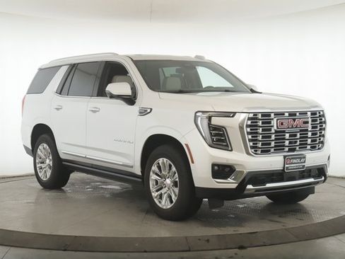 Used 2025 GMC Yukon Denali w/ Sun & Power Step Package image 2