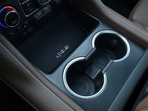 Used 2023 Chevrolet Suburban High Country image 22