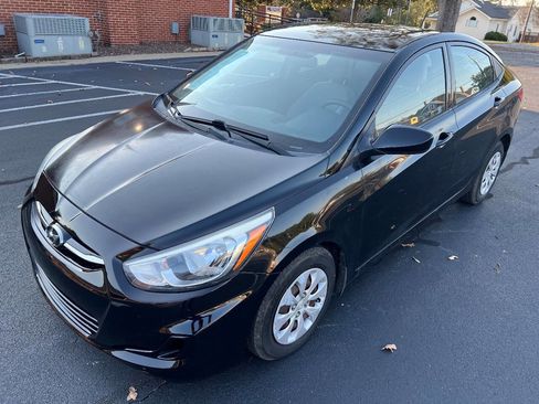 Used 2015 Hyundai Accent GLS image 2