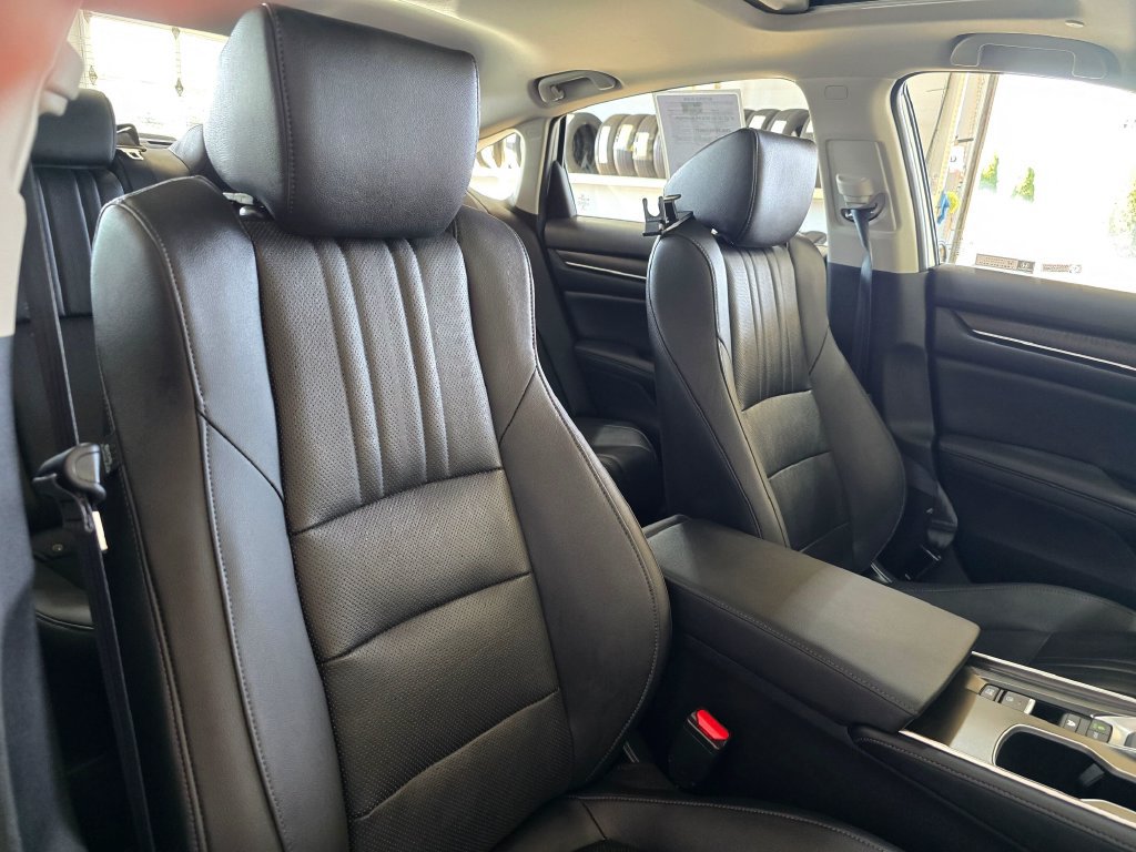 Used 2020 Honda Accord Touring image 30
