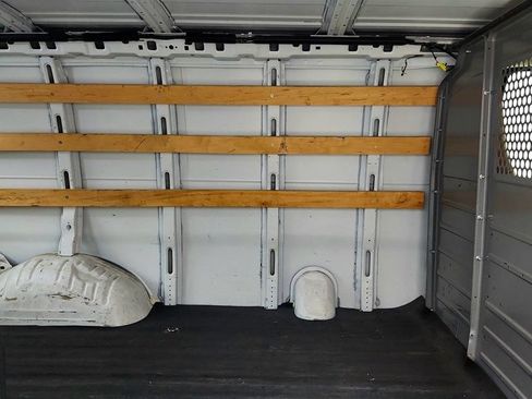 Used 2018 Chevrolet Express 2500 w/ Driver Convenience Package RWD image 25