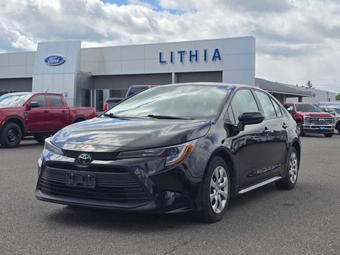 Used 2024 Toyota Corolla LE image 1