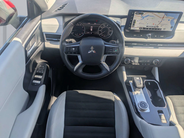 Used 2025 Mitsubishi Outlander SE FWD image 17