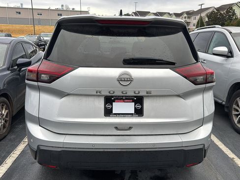 Used 2024 Nissan Rogue S image 7
