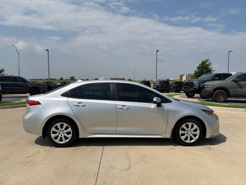 Used 2025 Toyota Corolla LE FWD image 6